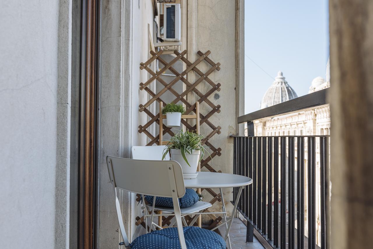 Old Town - City Center Apartment Bucarest Esterno foto